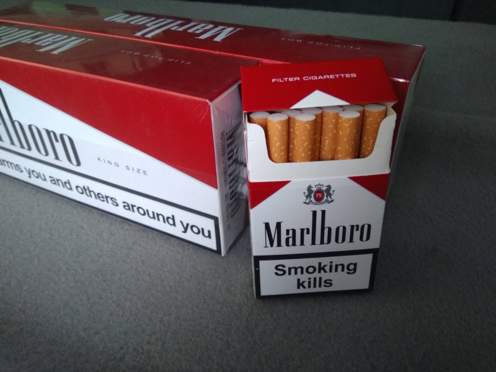 Сигареты купить симферополь. Блок сигарет Мальборо. Белорусские сигареты Мальборо. Сигареты Мальборо США.