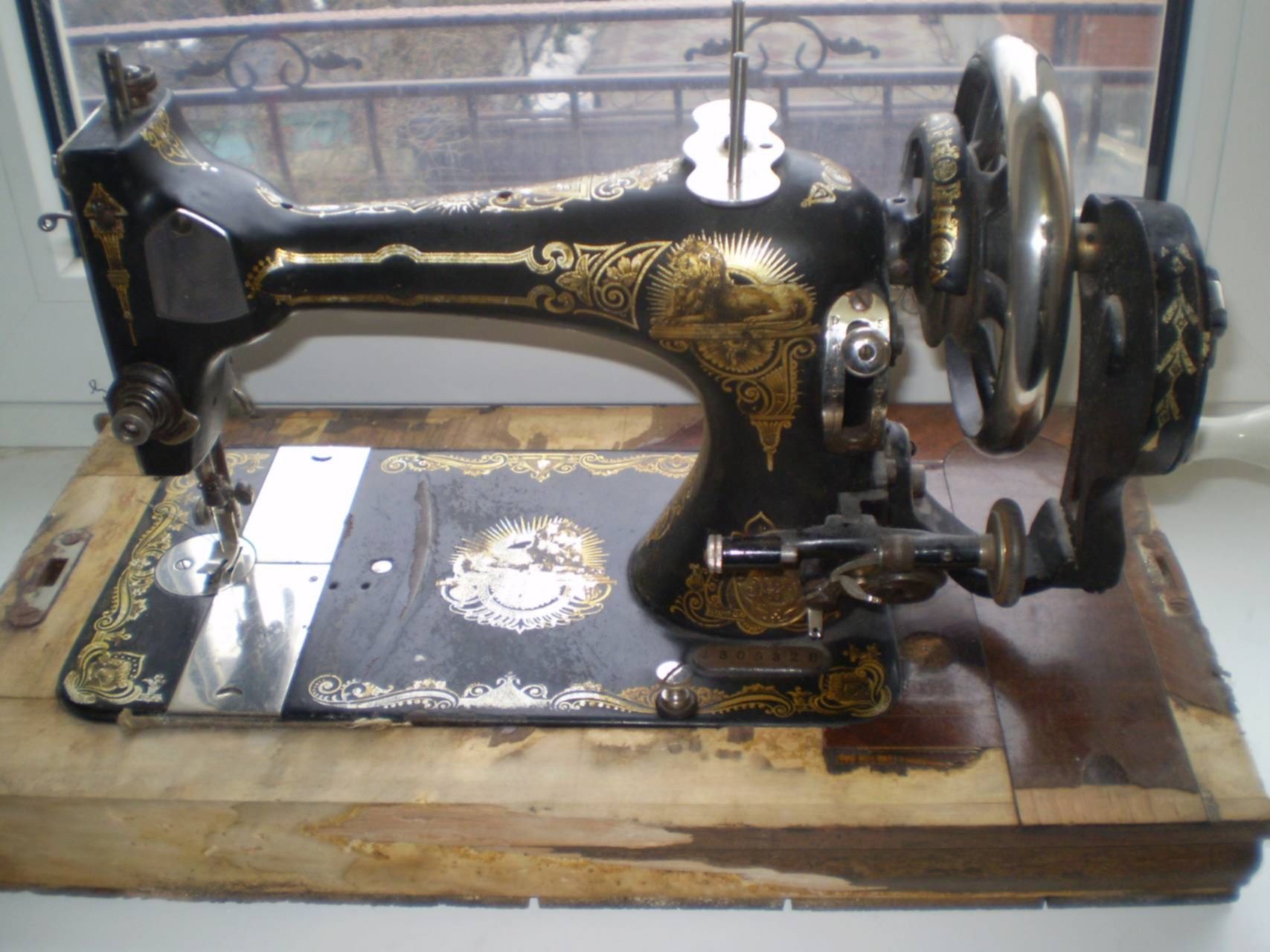 Швейная машинка stoewer купить. Бернхард Штевер швейная машинка. Швейная машинка Заря 1904 года. Швейная машинка Зингер 1904 года. Швейная машинка Stoewer.