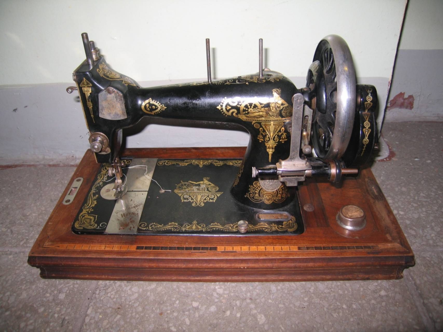 Старинная швейная машинка 196943 Winselmann Hera