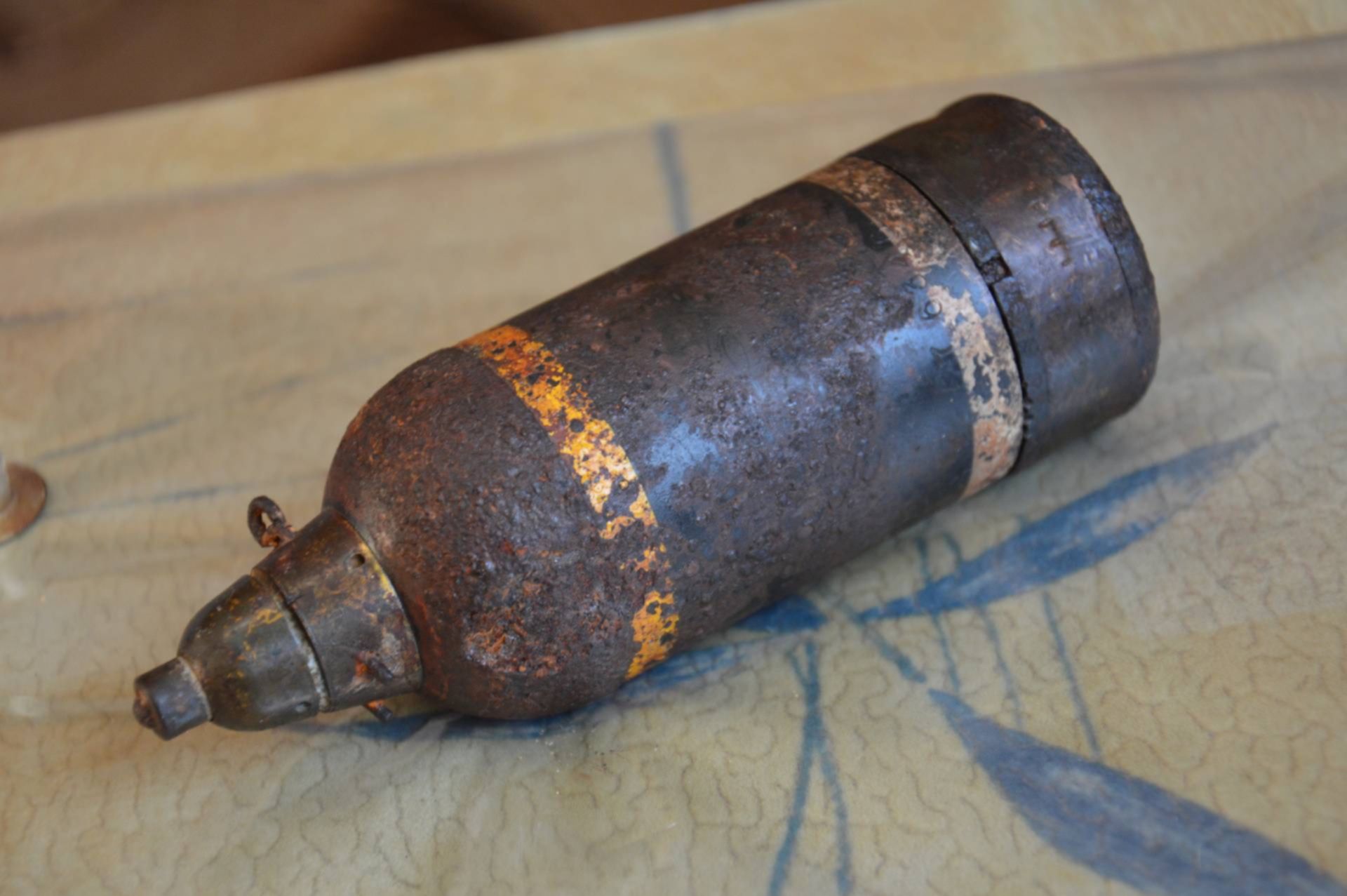 Мина пмп противопехотная мина пулевая. Танковая гильза с гравировкой. Мина патрон. Пмп мина пулевая. Противопехотная мина пмп.