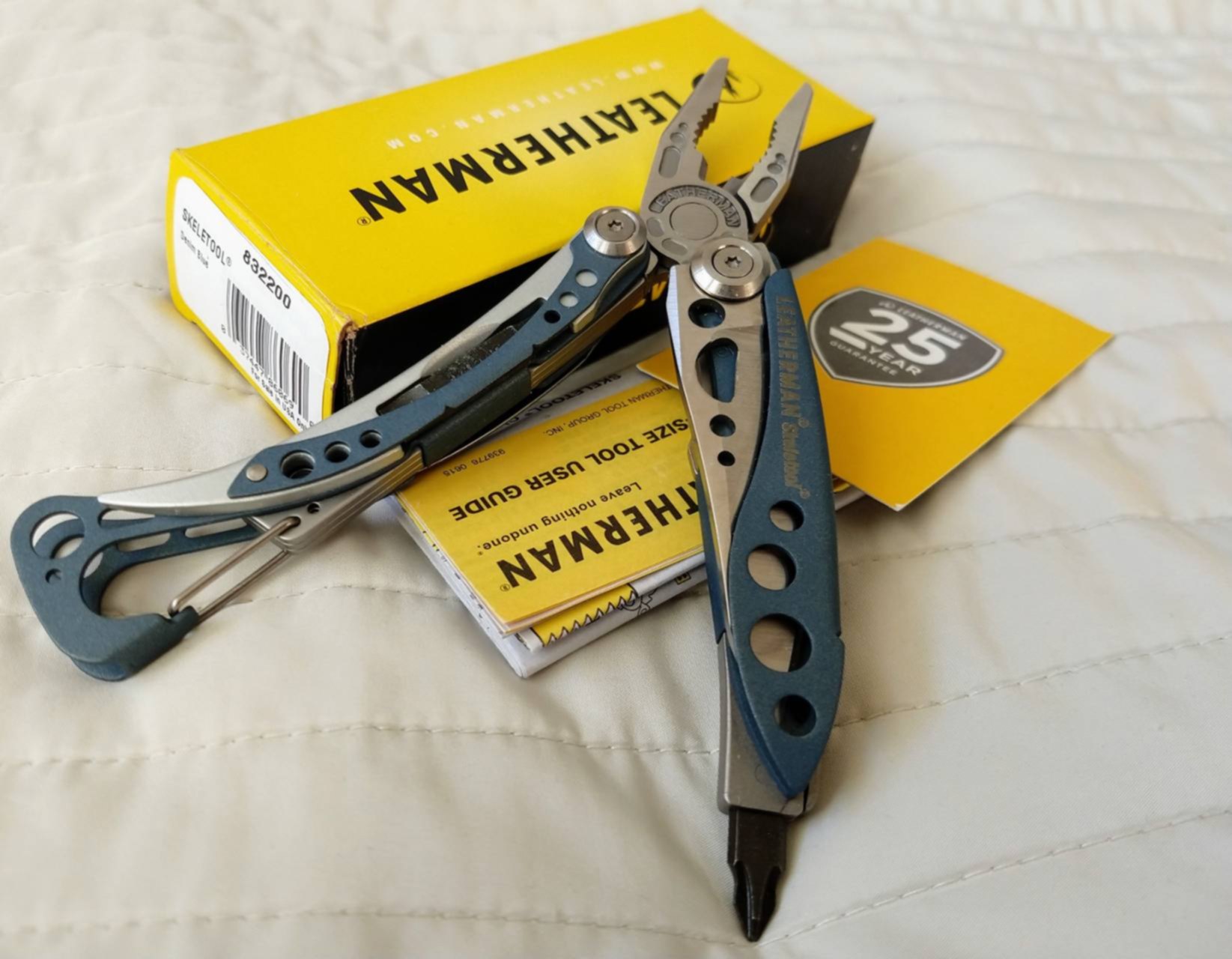 Leatherman sidekick. Leatherman Skeletool Coyote tan. Мультитул Leatherman Бласт. Мультитул Leatherman с молотком. Гравировка на мультитул Leatherman.