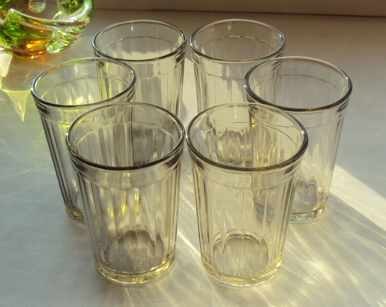 Мечи стаканы на стол автор