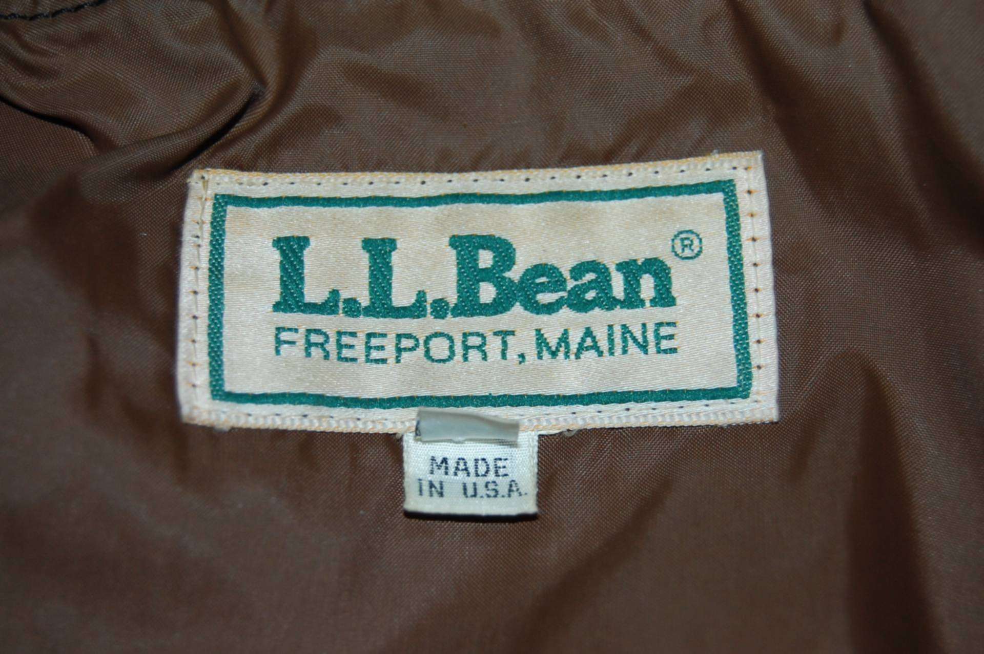 Made 2 amaze. Куртка пилот а2. Ll Bean бренд. Куртки модели а-2. Маде ин Вьетнам пуфик.