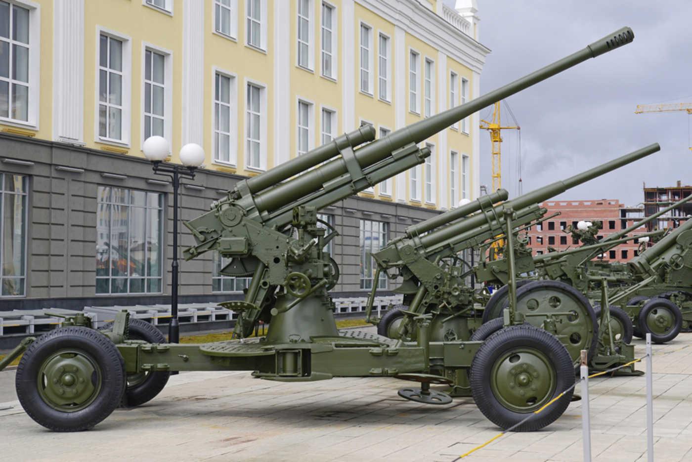 12 мм пушка. 85-Мм зенитная пушка КС-18. Зенитка 85 мм 52-к. 85мм зенитная пушка СССР. Зенитное орудие 85 мм.