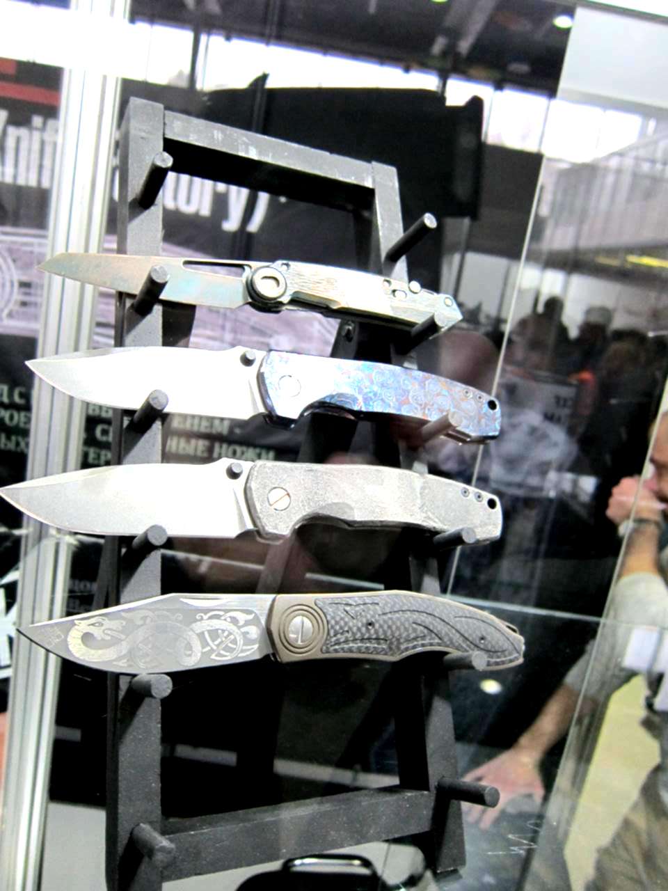 Обзор выставки новогодний клинок 2022. Выставка клинок 2022. Ножевая выставка. Blade москва. Blade studio.