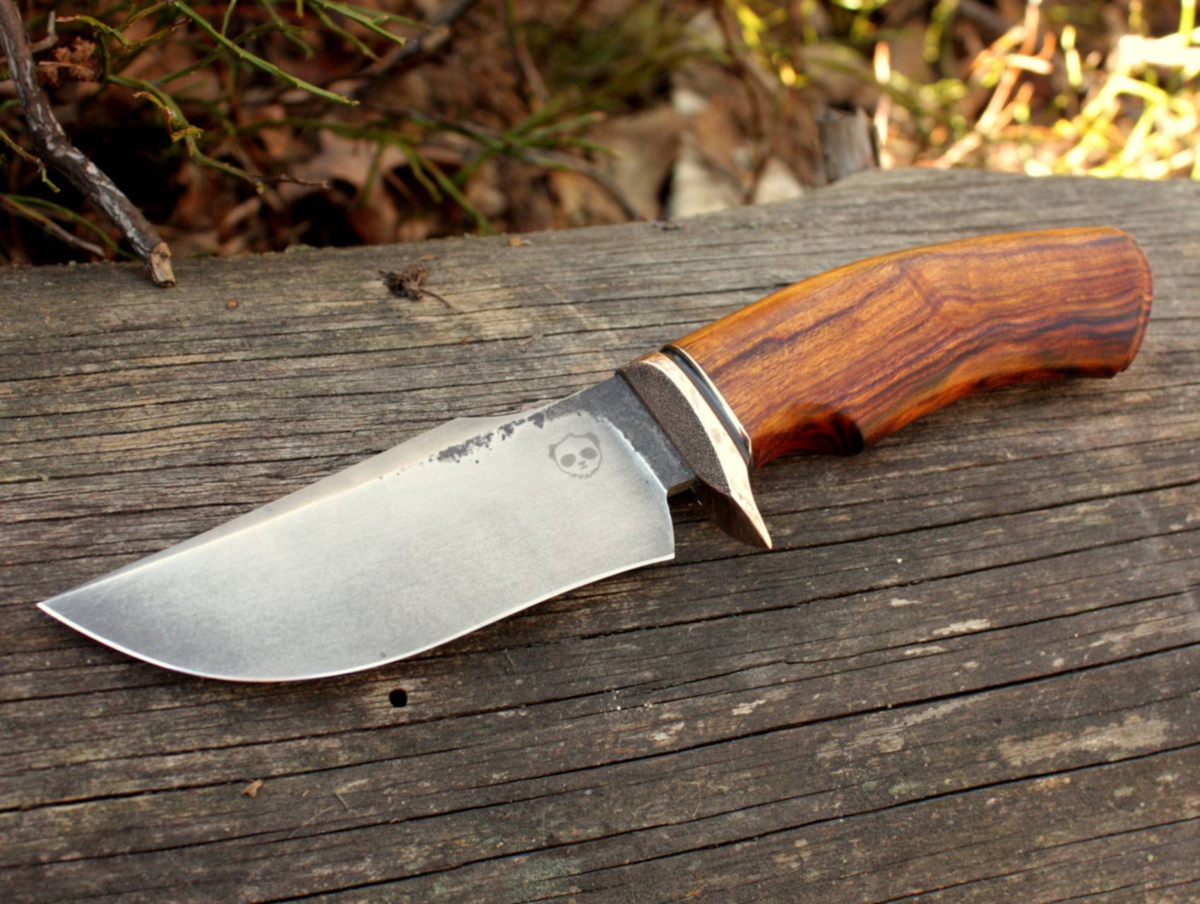 Нож с широким лезвием. Охотничий нож. Нож охотник. Охотничий нож с широким лезвием. Небольшой охотничий нож.