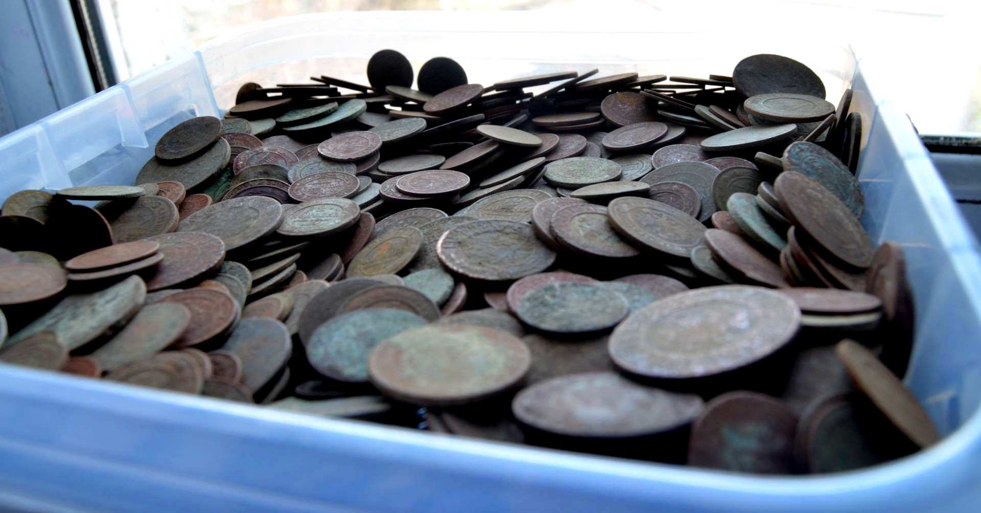 Старинные монеты килограммами