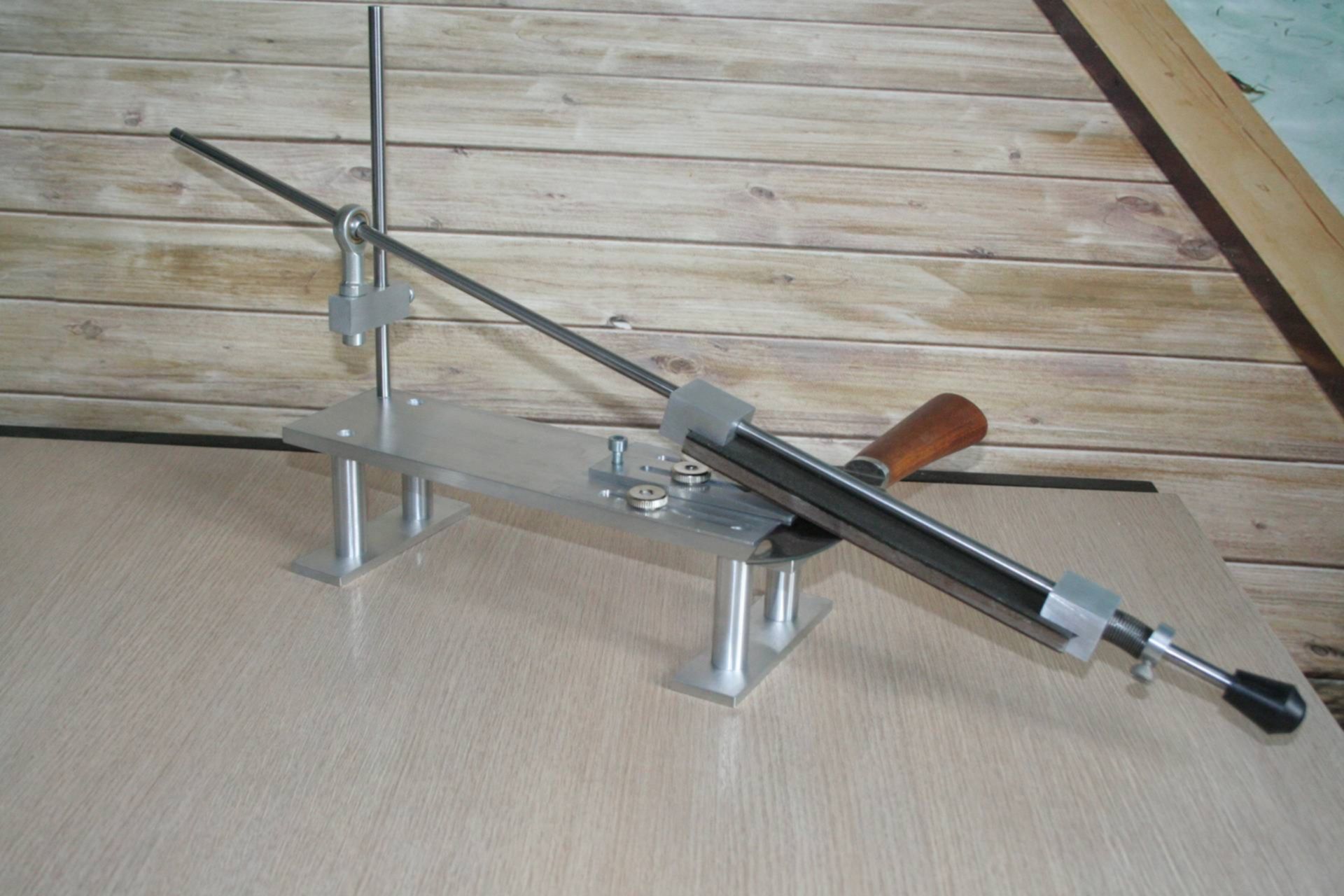 станок для заточки ножей вектор плюс. поворотный станок для заточки ножей. поворотный станок для заточки ножей. заточные устройства для ножей с поворотным механизмом. механизм заточки ножей для иэ9703.