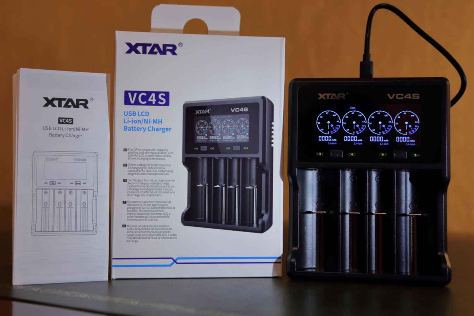 Найдет зарядное устройство. XTAR vc4sl. XTAR vc4 Plus. XTAR vc4 разбор. Зарядное устройство для батарей XTAR vc4.