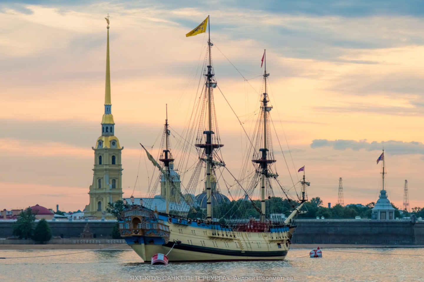 Корабль санкт петербург. Корабль Полтава в Санкт-Петербурге. Корабль парусник Санкт-Петербург Полтава. Парусник Полтава на Неве. Фрегат на Неве в Санкт-Петербурге.