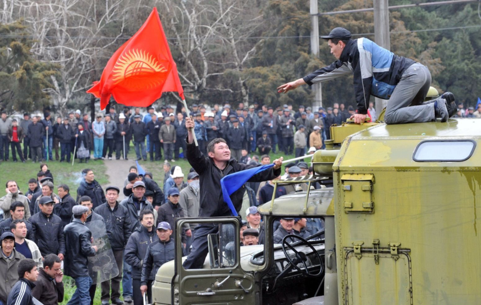 Кыргызстан 2010. Революция 2010 в Киргизии Бакиев. Тюльпановая революция в Киргизии 2005. Дынной революции в Киргизии 2010. Революция 2005 в Киргизии Бишкек.