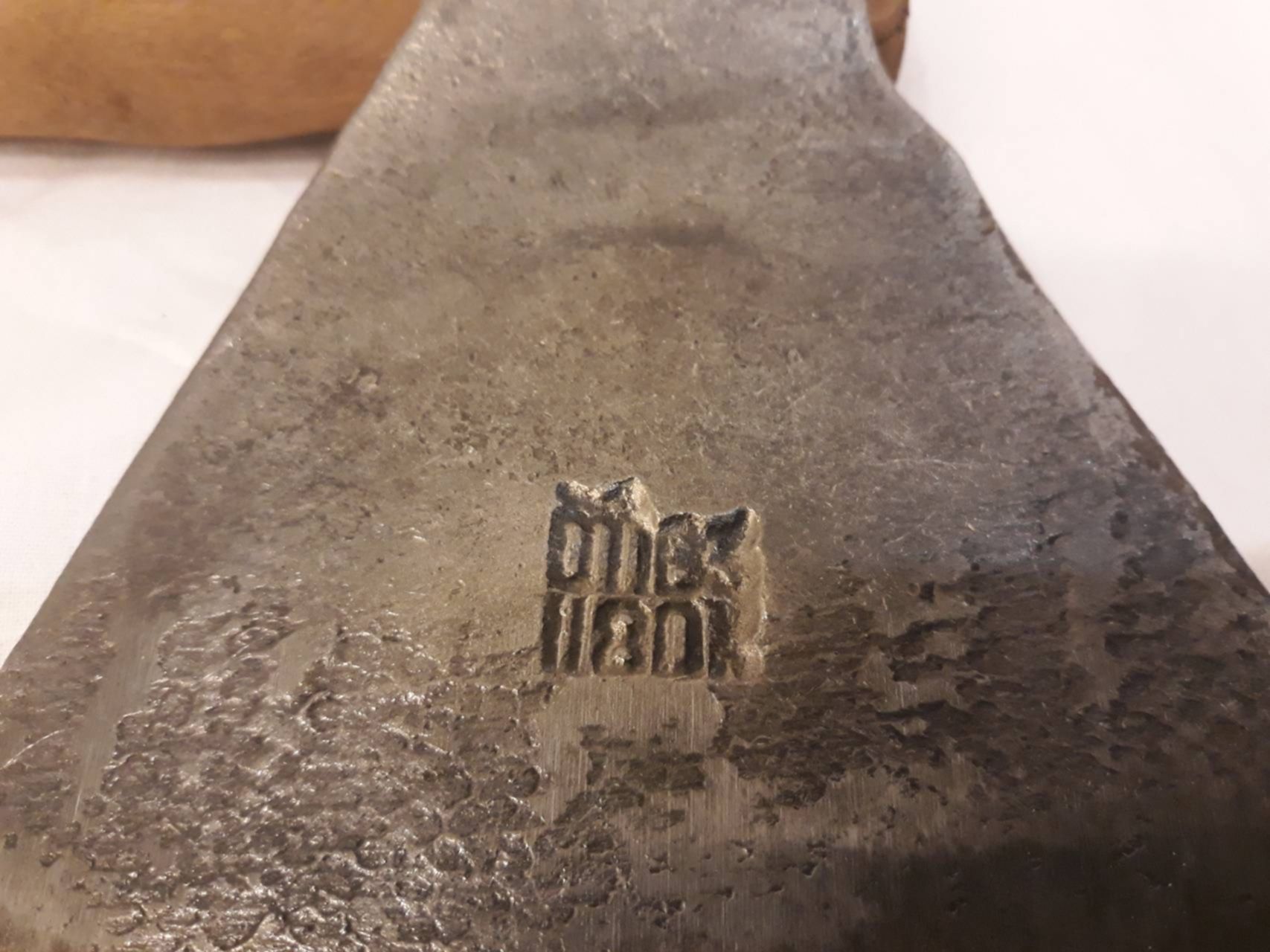 Клейма топоров зик по годам. Клейма топоров труд вача. Топоры клейма заводов. Клеймо завода коминтерн. Топоры клейма заводов.