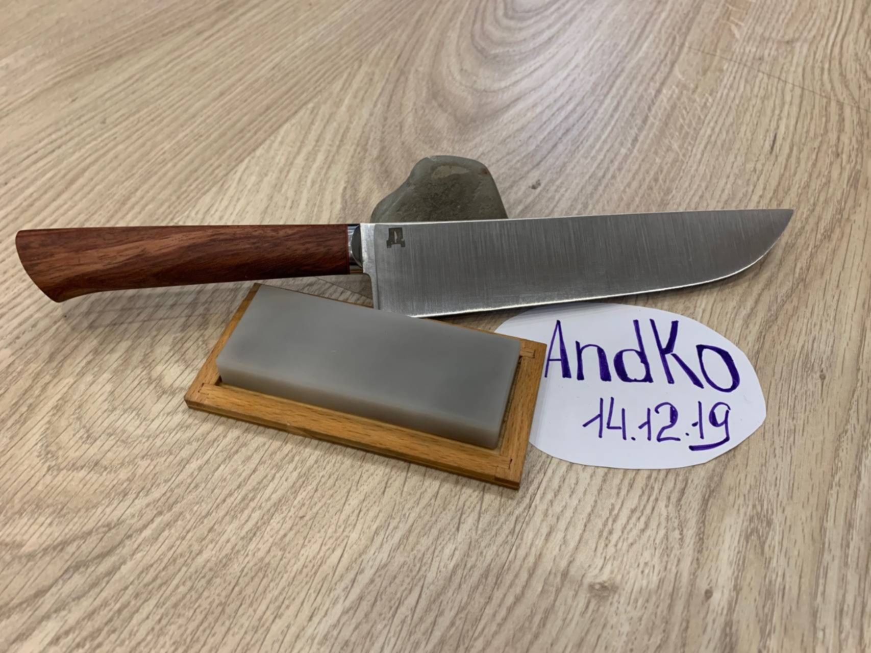 Нож года. Нож kasumi hattori. Складной нож клык дамасская. Новогодний ножик. Ножи новый год.