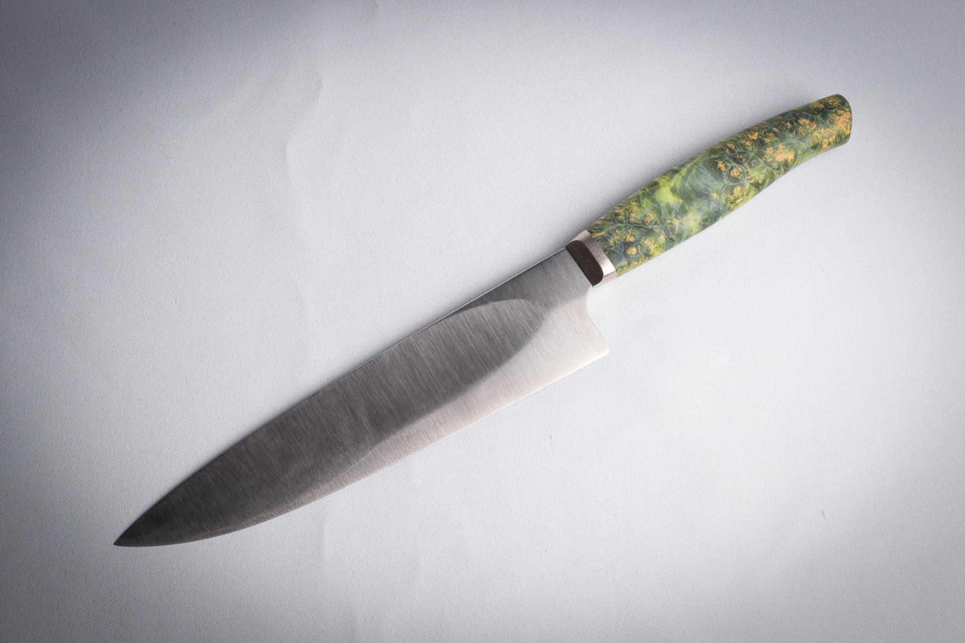 Тесты ножей из стали. Кухонный нож Elmax. Пчак сталь элмакс. Нож сталь элмакс. Сталь м390 для ножей.