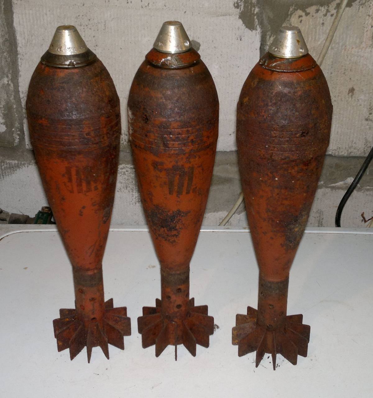 81 мин. 81 мин. немецкий снаряд миномета 81мм. 81 мин. 81 мин.