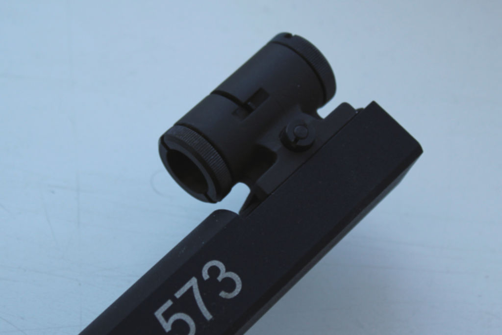 держатель мушки. нитевдеватель для вязания мушек. губки для тисков нахлыстовых renzetti. держатель ниток для вязания мушек. Griffin superior fly tying.