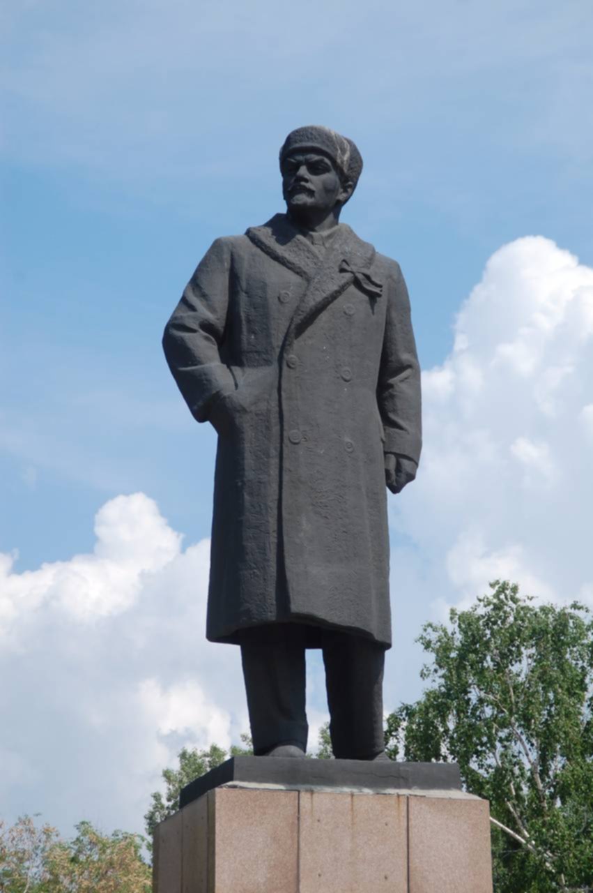 Ленин в плаще