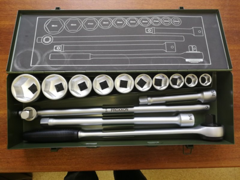 Набор для покера partida nuts. В наборе было 100. Набор головок 9972(61 предметов) 1/2 тдс. Кейс для покерных фишек. Счетный материал деревянные круги.