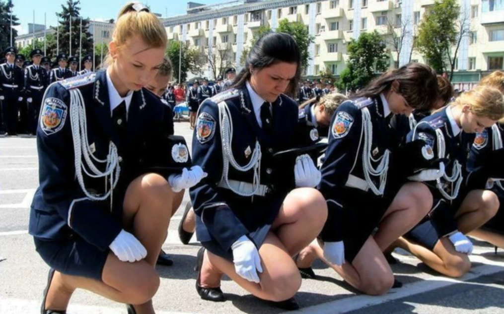 Под Юбкой В Форме