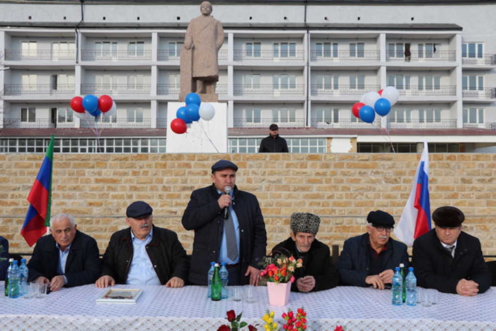 Погода в дубках казбековский. Поселок Дубки Дагестан. Поселок Дубки Казбековский район. Дубки Казбековский район Дагестан. Поселок Дубки Махачкала.