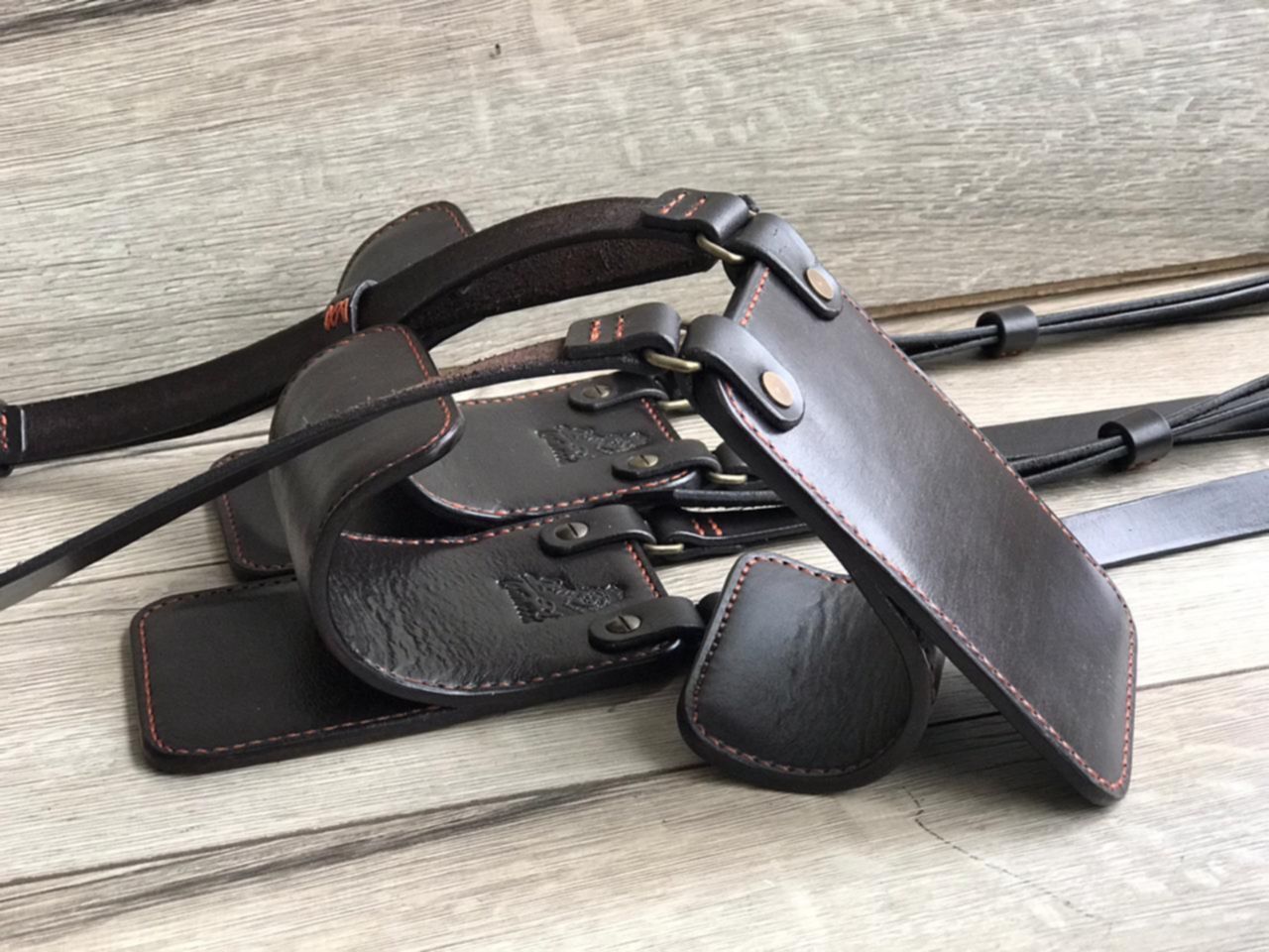 ремень ружейный. подвес для оружия кожаный. упор для ружья на ремне. упор для ружья на ремне. подвес оружейный охотничий фобус.