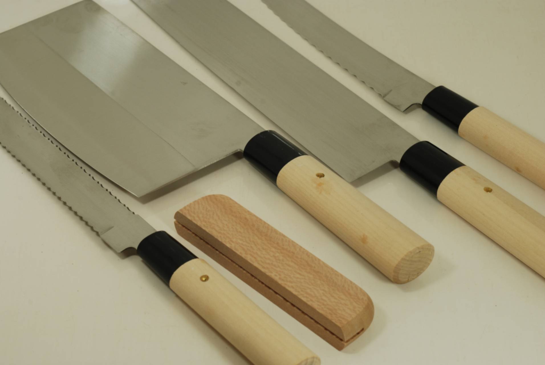 Четверо ножей. Квадратный японский нож. Набор японских ножей. Старинные японские ножи. Фирмы японских ножей.