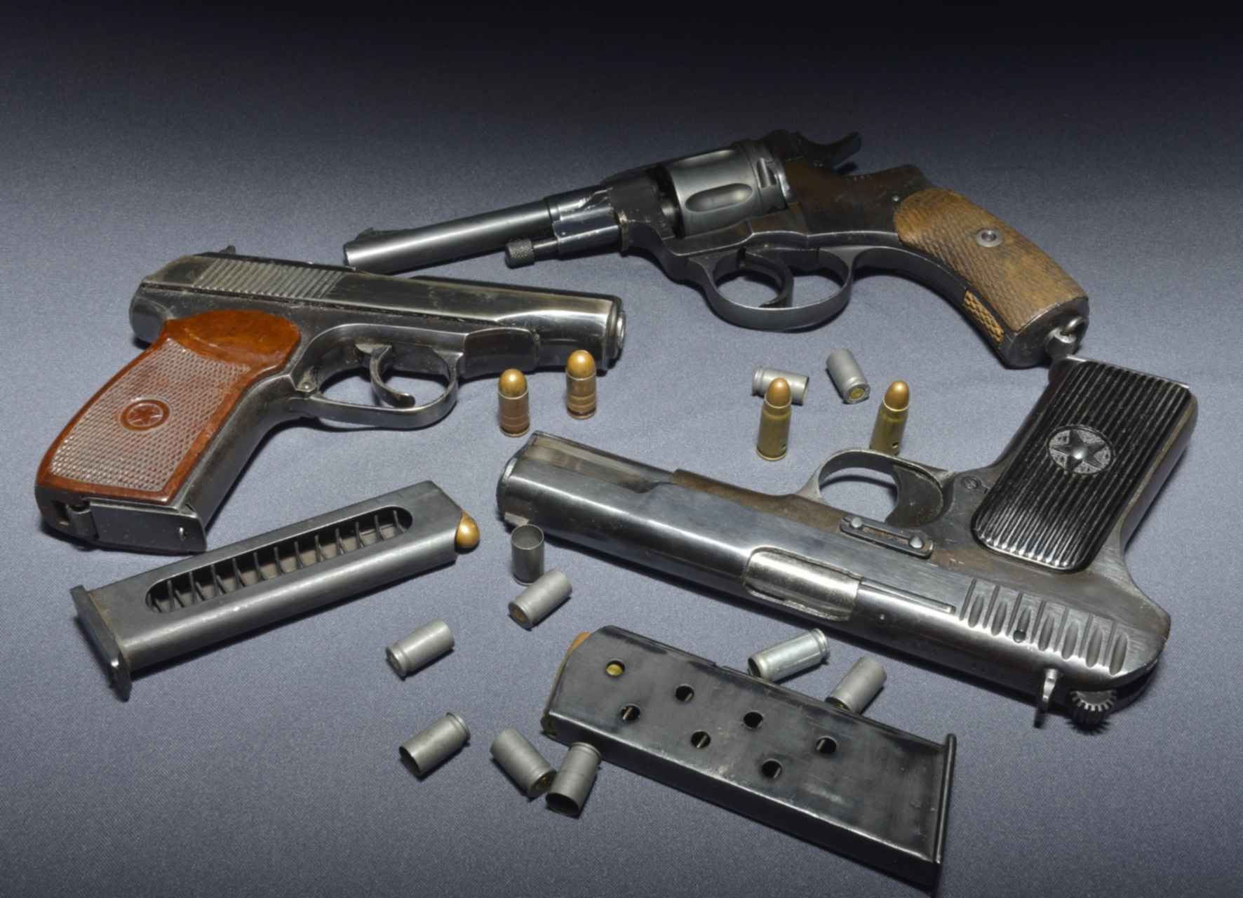 Коллекция макетов оружия. Люгер и маузер. Продам ммг свд guns. Магазин миниатюр оружия. Брелки оружие.