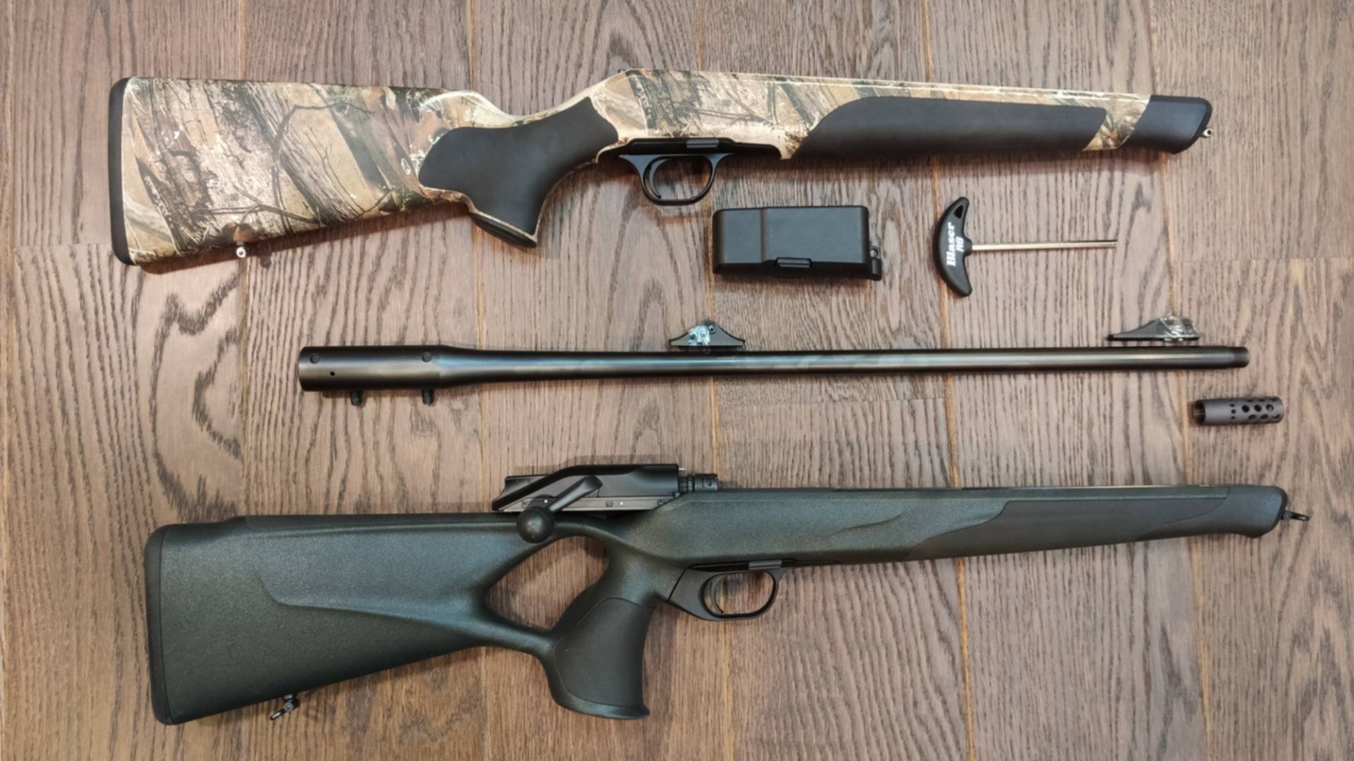 R8 карабин. Blaser r93 камуфляж. Blaser r8 Silence. УСМ блейзер r8. Болтовой карабин блейзер.