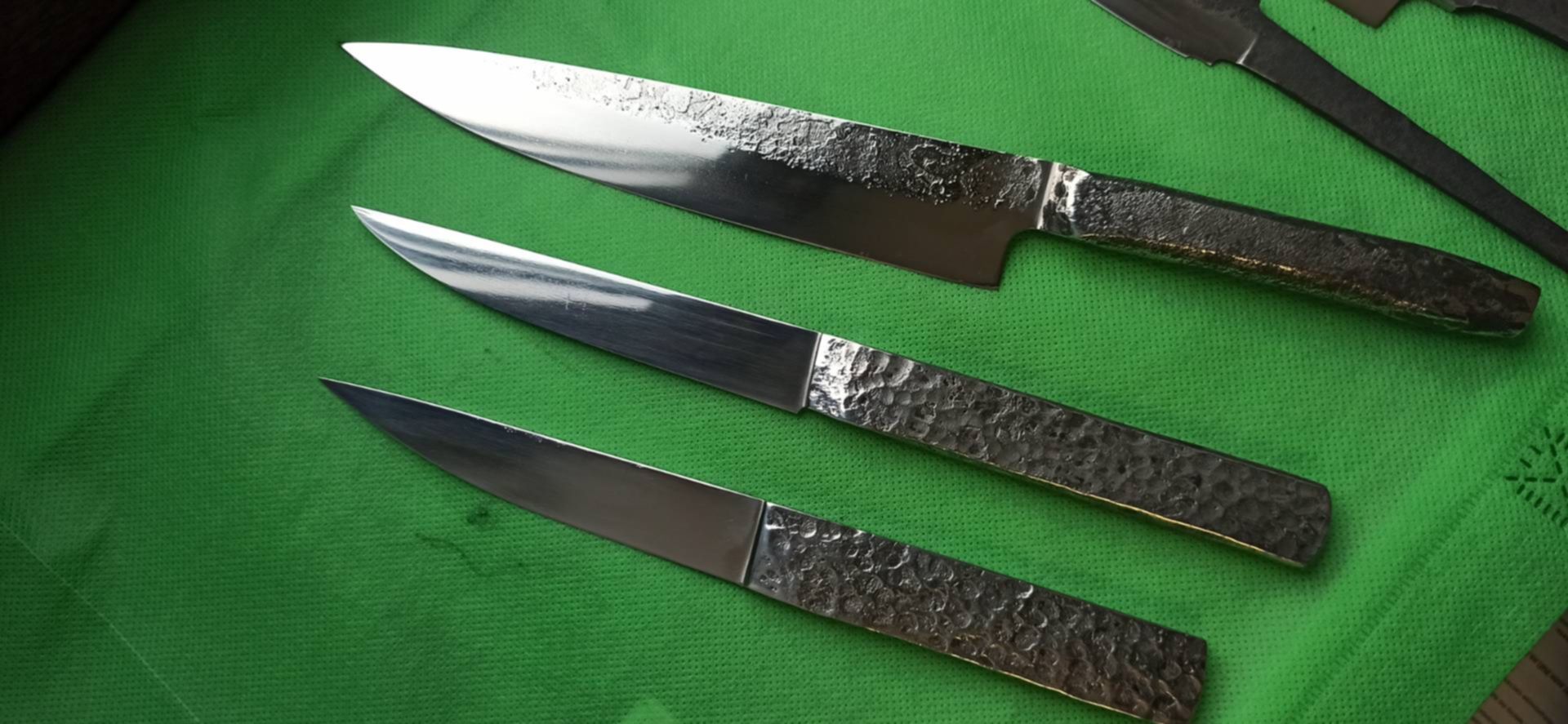 12с27 нож. Нож 12. Нож из 12 Михалкова. Камбоджийские ножи 12 века.