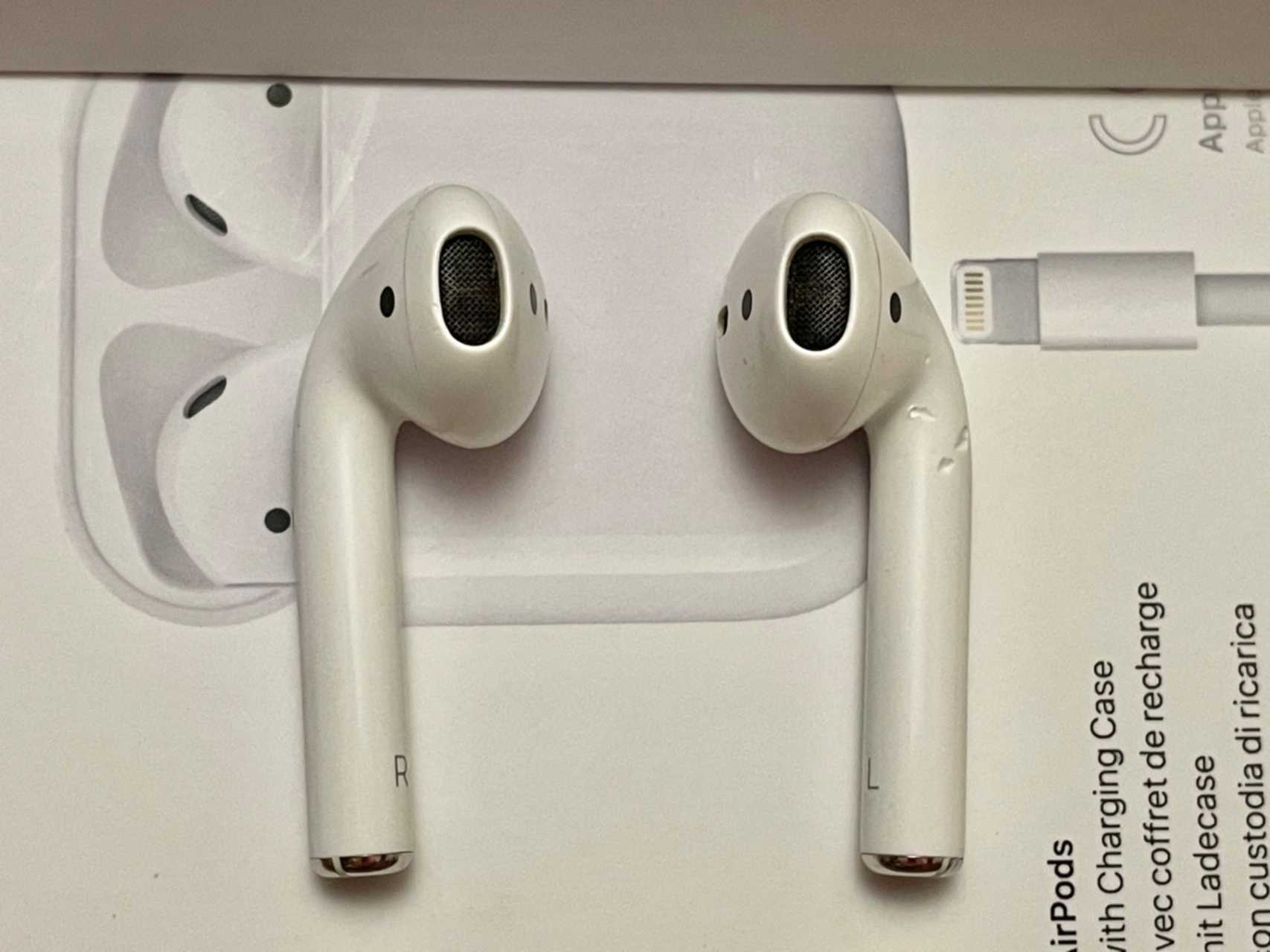 Наушники airpods pro 2 оригинал. Наушники AIRPODS 2 оригинал. Air pods 2 оригинал. Аирподс 2 как пользоваться.