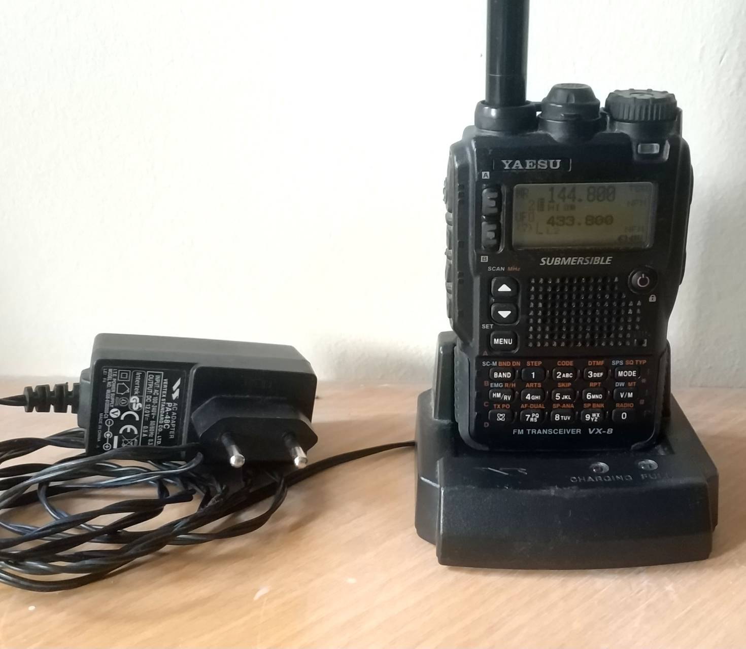 Продам рацию. Yaesu VX-8dr. Радиостанция Yaesu VX-8dr. Yaesu VX-8. Рация Yaesu VX-8.