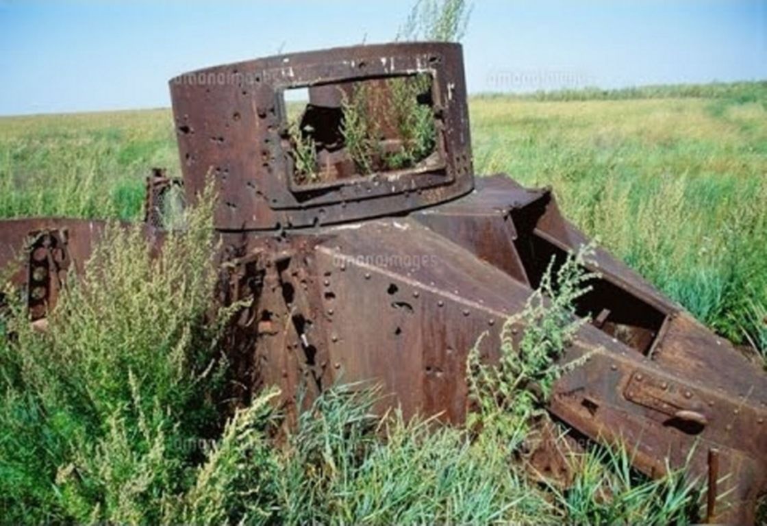 Кидала боев. Т-26 Халхин-гол 1939. Подбитый танк БТ 7. Брошенные танки БТ Монголия. Ржавый т-26.