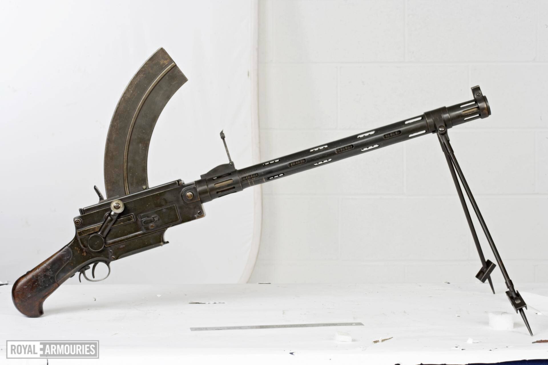 Rus pulunun kursu gun. Madsen m1902. Мадсен пулемёт. Мадсен м. 1902. Мэдсен пулемет.