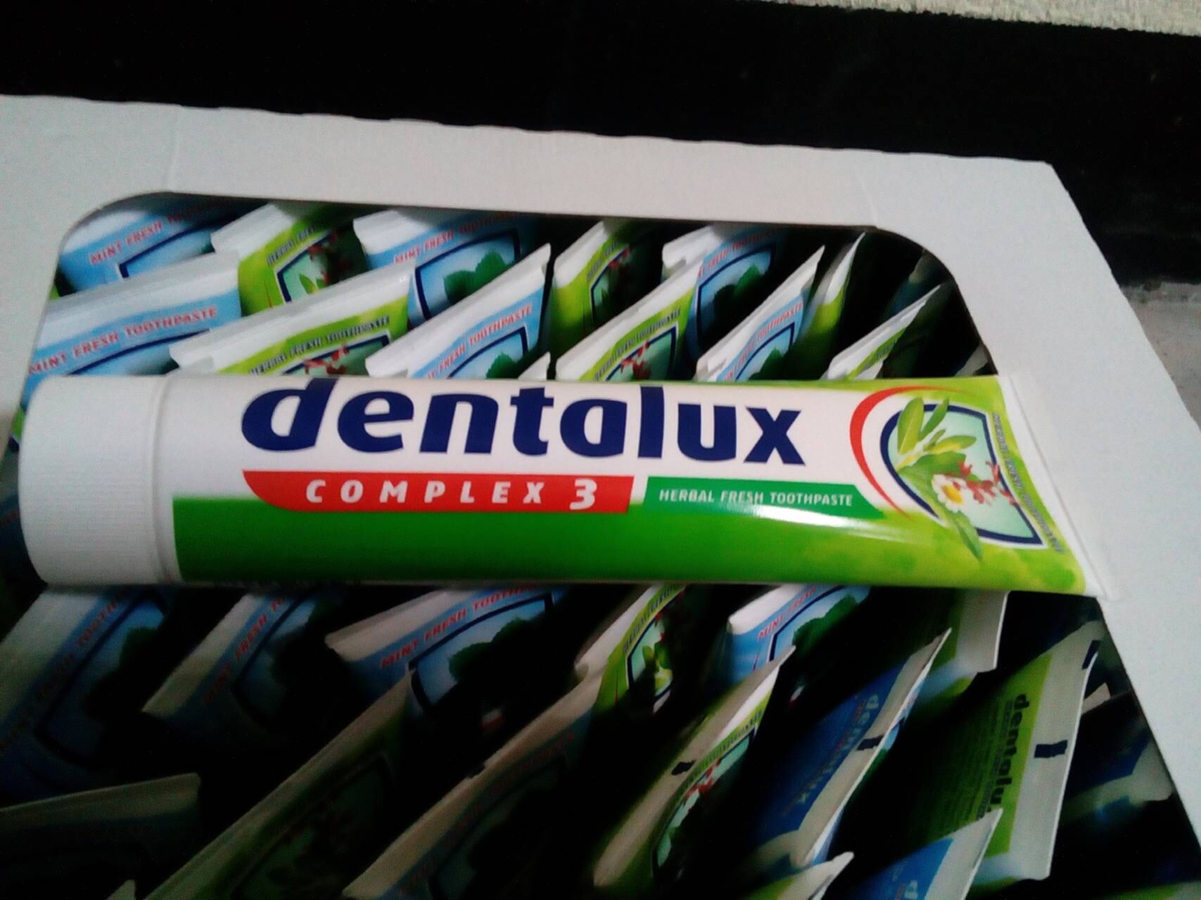 Dentalux m. Финская зубная паста Dentalux. Dentalux зубная паста из Финляндии. Зубная паста Elmex Junior. Зубная паста DENTAMAX лечебные травы.