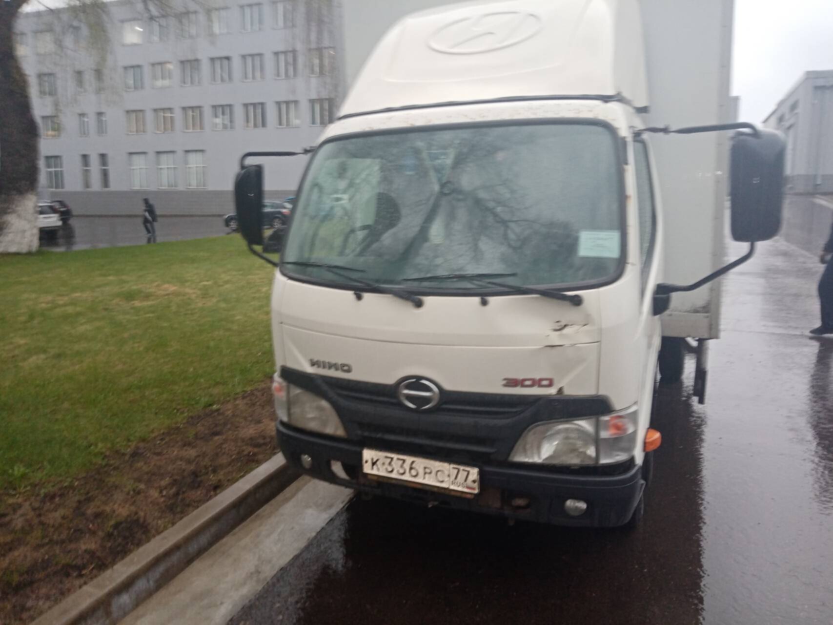 Вакансии водителя химки от прямых работодателей. Hino300 2014год фото. Тюнинг Хино 300 фото. Что за машина Hino 300 фото категории в.