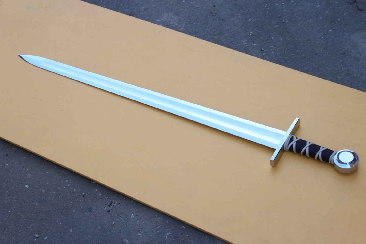 меч полуторник фэнтези одноручный. ножи спецназа чили. чилийский нож корво. дамклинки. нож арагорна из властелин колец.