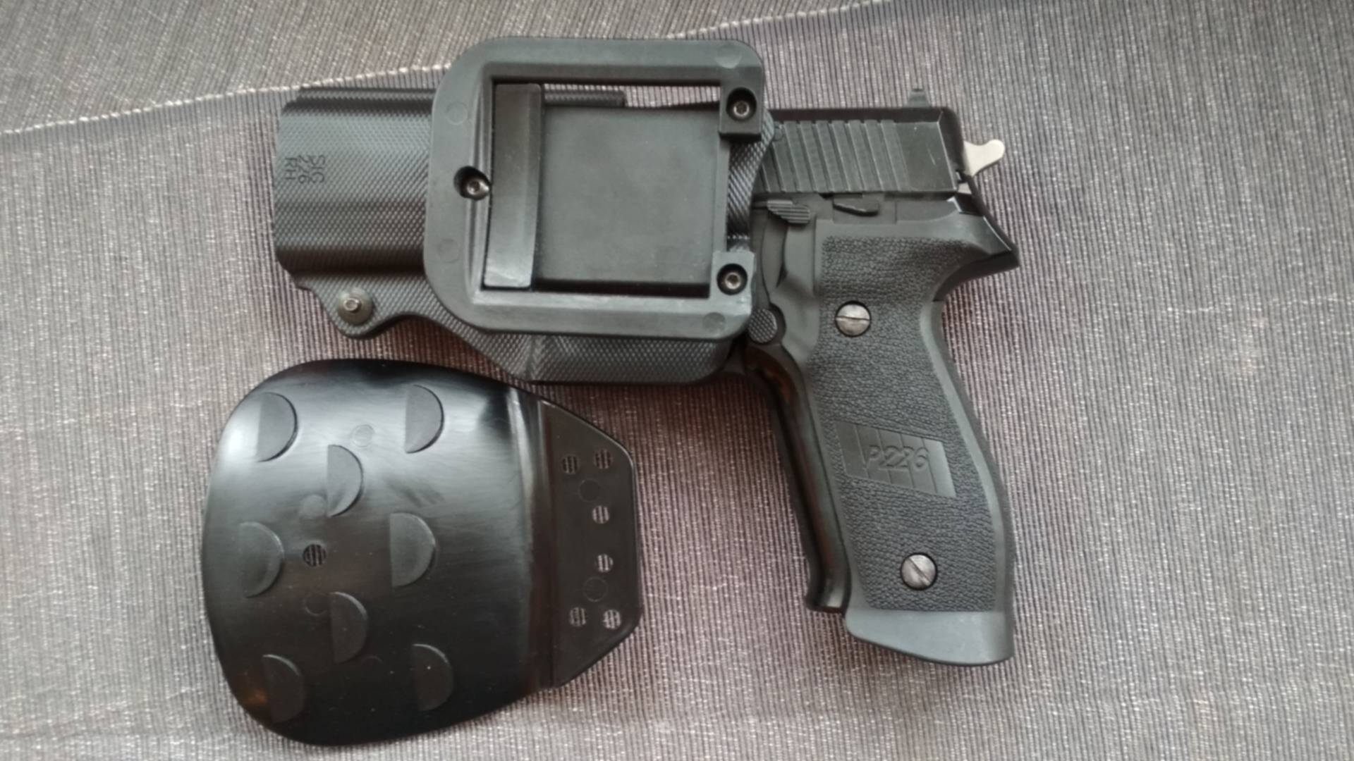 Накладки на рукоятки sig sauer 226. Зип sig sauer p226. Подсумок для магазинов sig sauer 226. Кобура из кайдекса для р226. Ограничитель для магазинов тк р226т ( на 15 патронов).