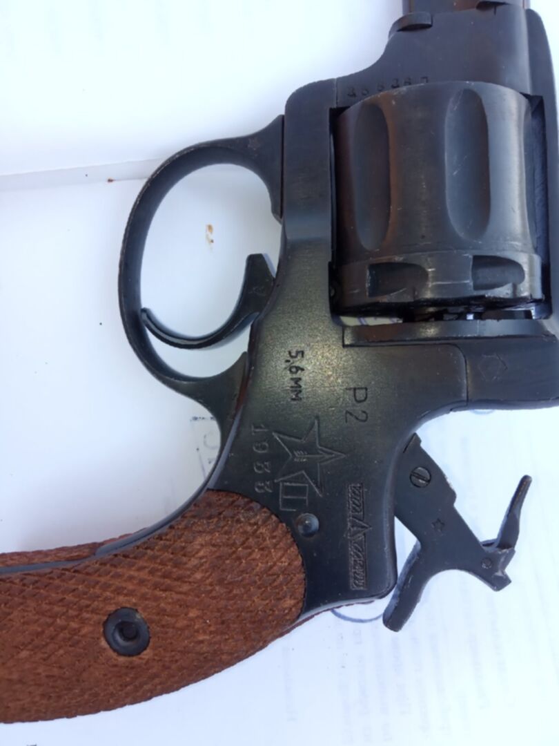 Сигнальный револьвер р2. Сигнальный револьвер р2. Наган револьвер 1936 года конструктор оружейник. Сигнальный р 2. 6 под капсюль.