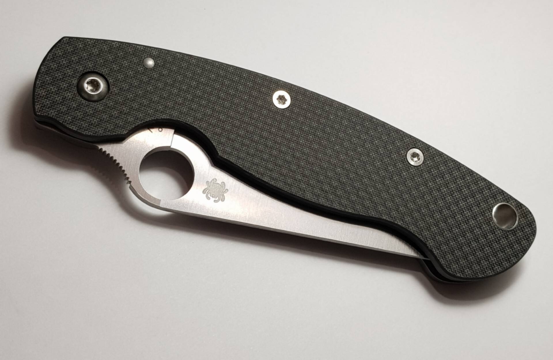 Spyderco military. Spyderco Military Black 2. КС Спайдерко милитари. Чехол для Spyderco Military. Spyderco милитари карбон й синий.