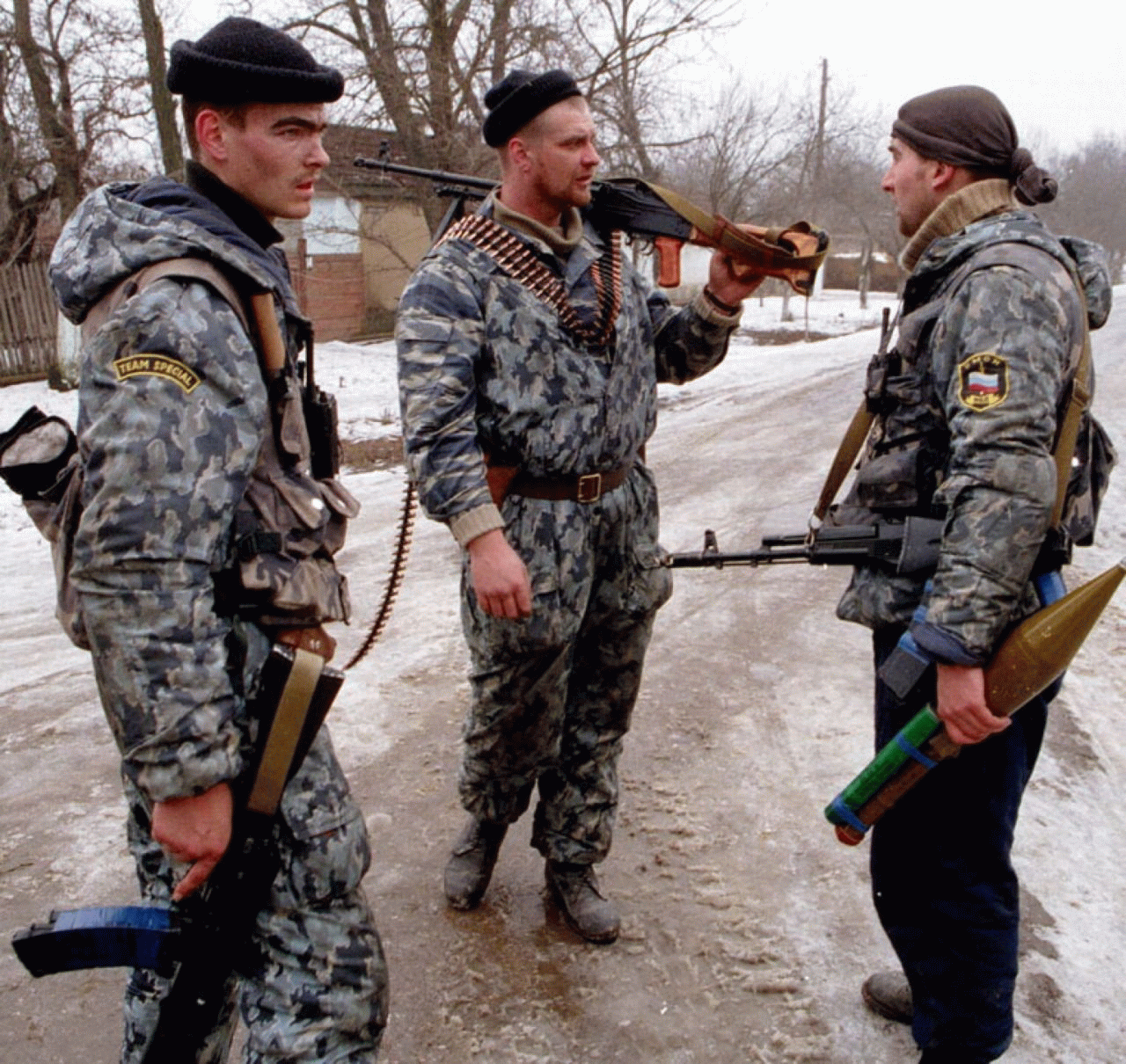 Омоновец времен грозного. ОМОН В Чечне 1995. ОМОН Чечня 1995г. Чечня Грозный 1995 спецназ.