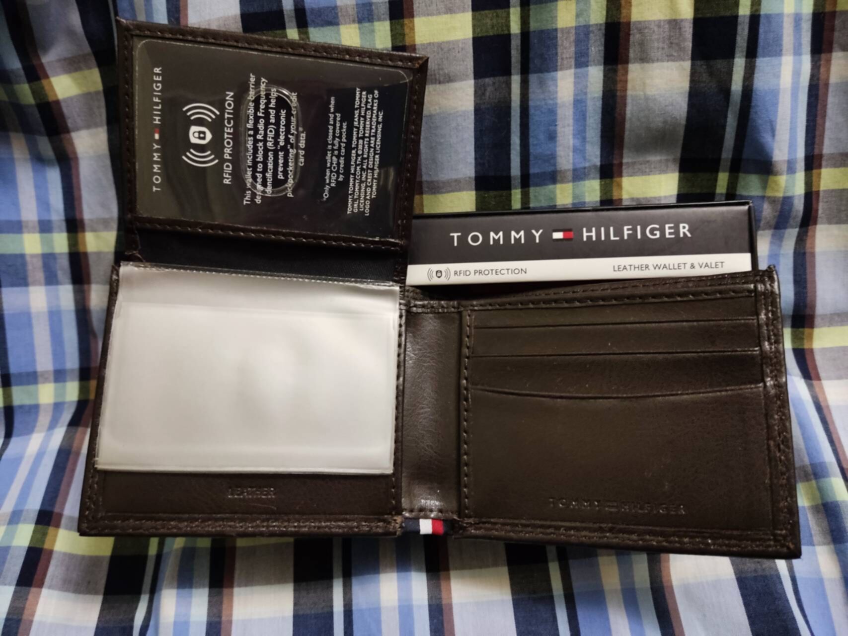 Продам мужские. Портмоне мужское Tony Hilfiger. Мужской кошелек Томми Хилфигер оригинал и подделка. Томми Хилфигер портмоне ам0ам07620.