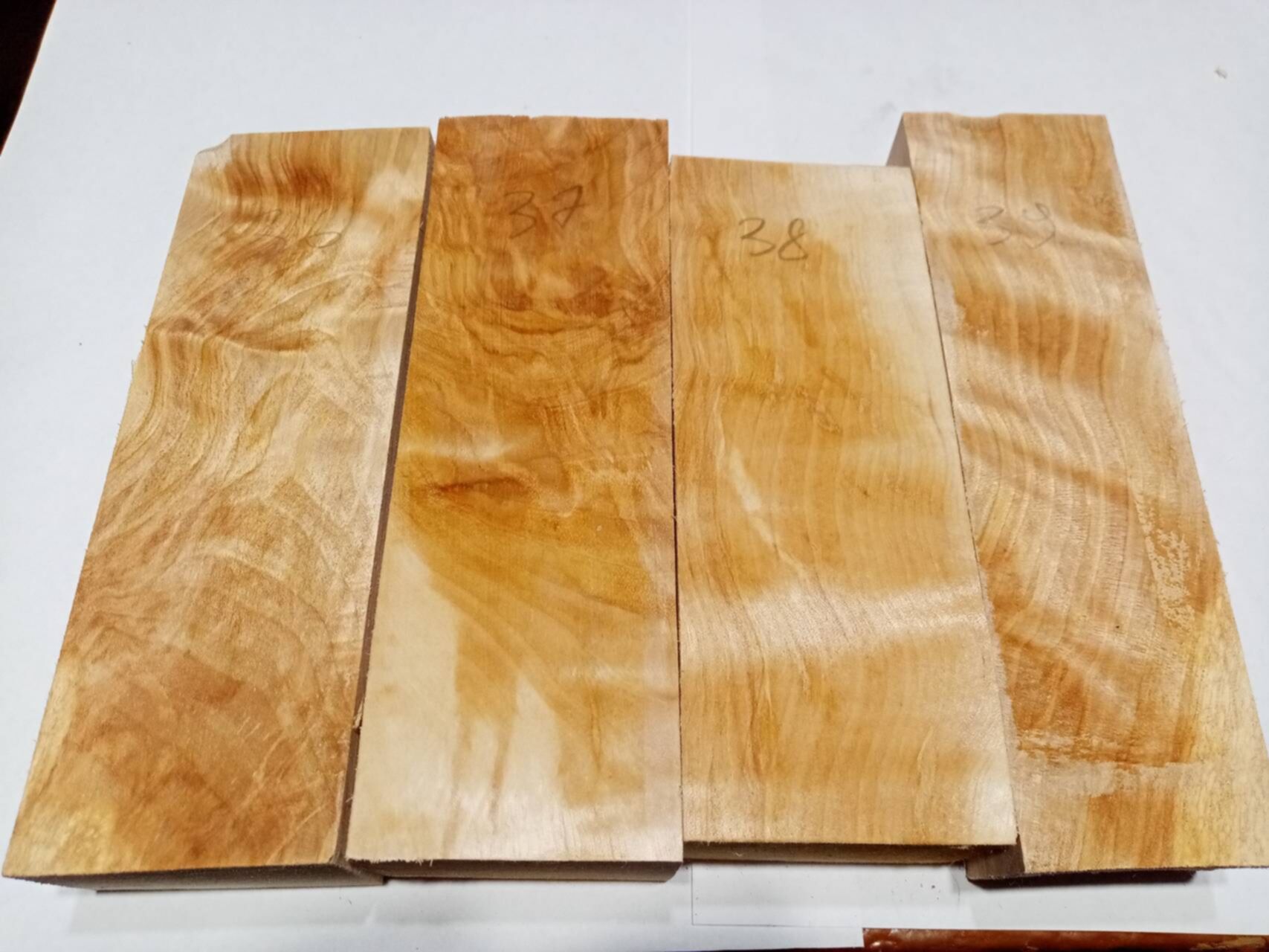 береза комель древесина. комель бревна. береза комель древесина. комель. корневой кап ореха.