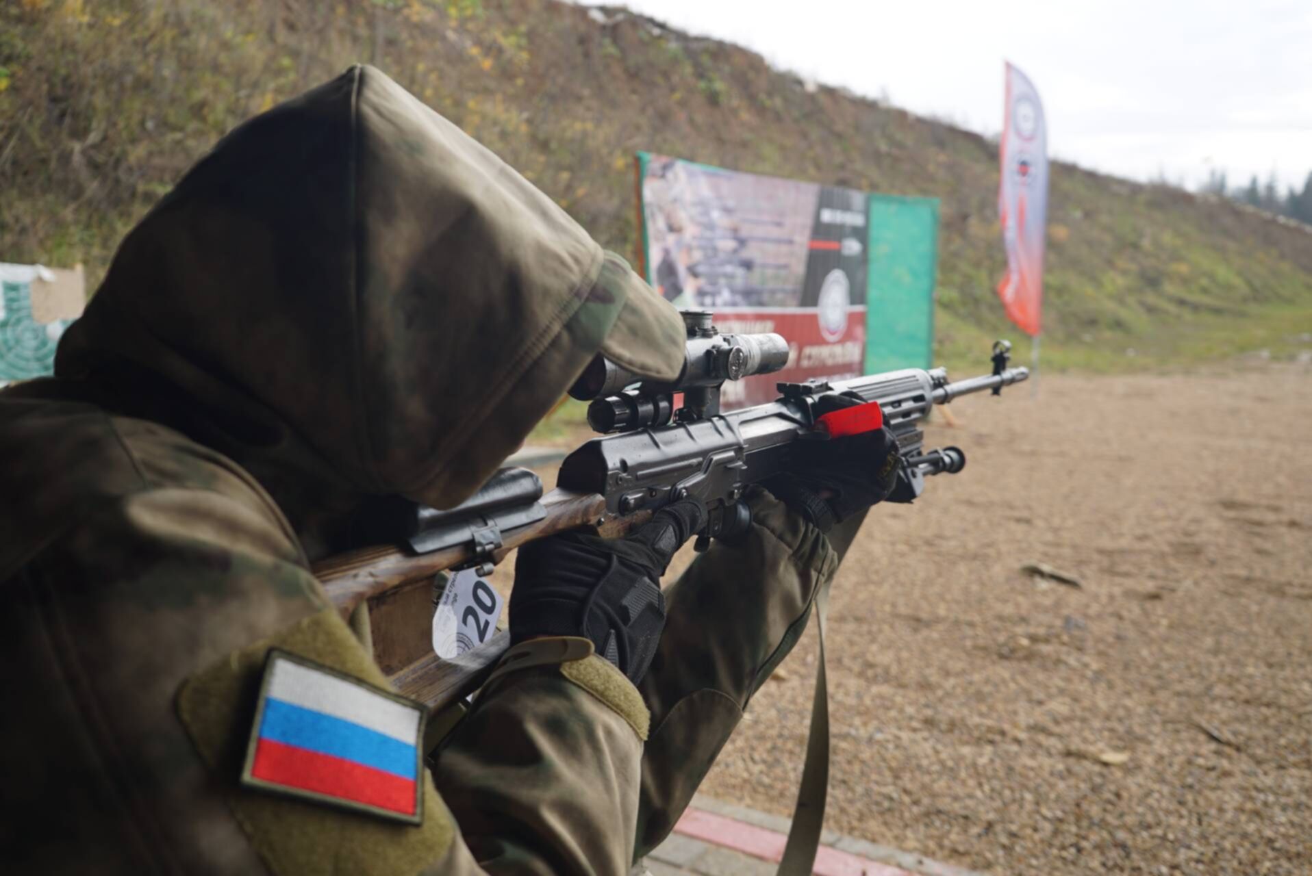 Long range. Снайперская винтовка 300 win mag. Снайпер на горе. Лобаев армс винтовки. Long range shooting simulation 3.