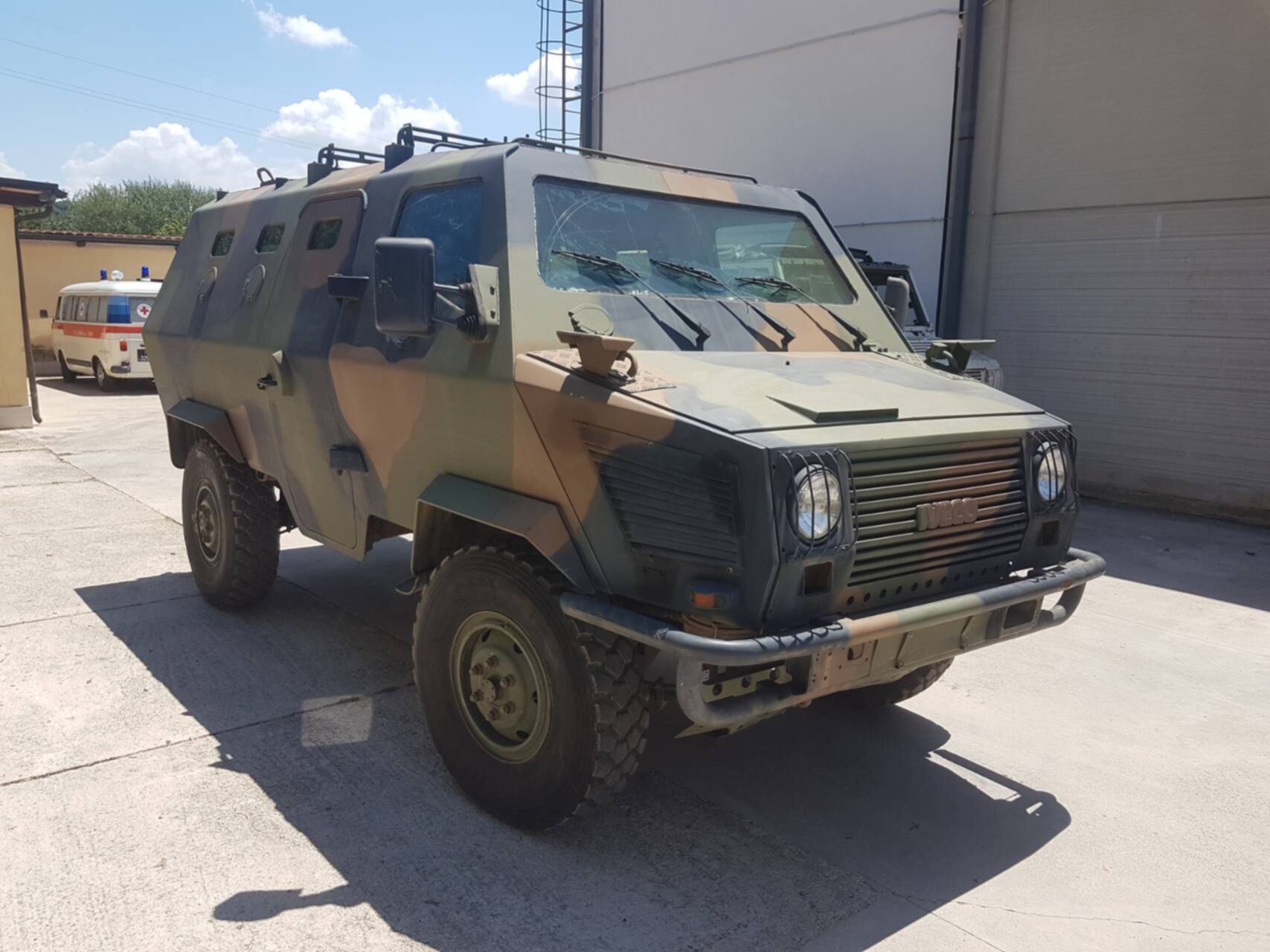 Iveco vm 90. Iveco vm 90 1/72. Iveco vm 90. Фиат ивеко 4x4. Iveco vm 90.
