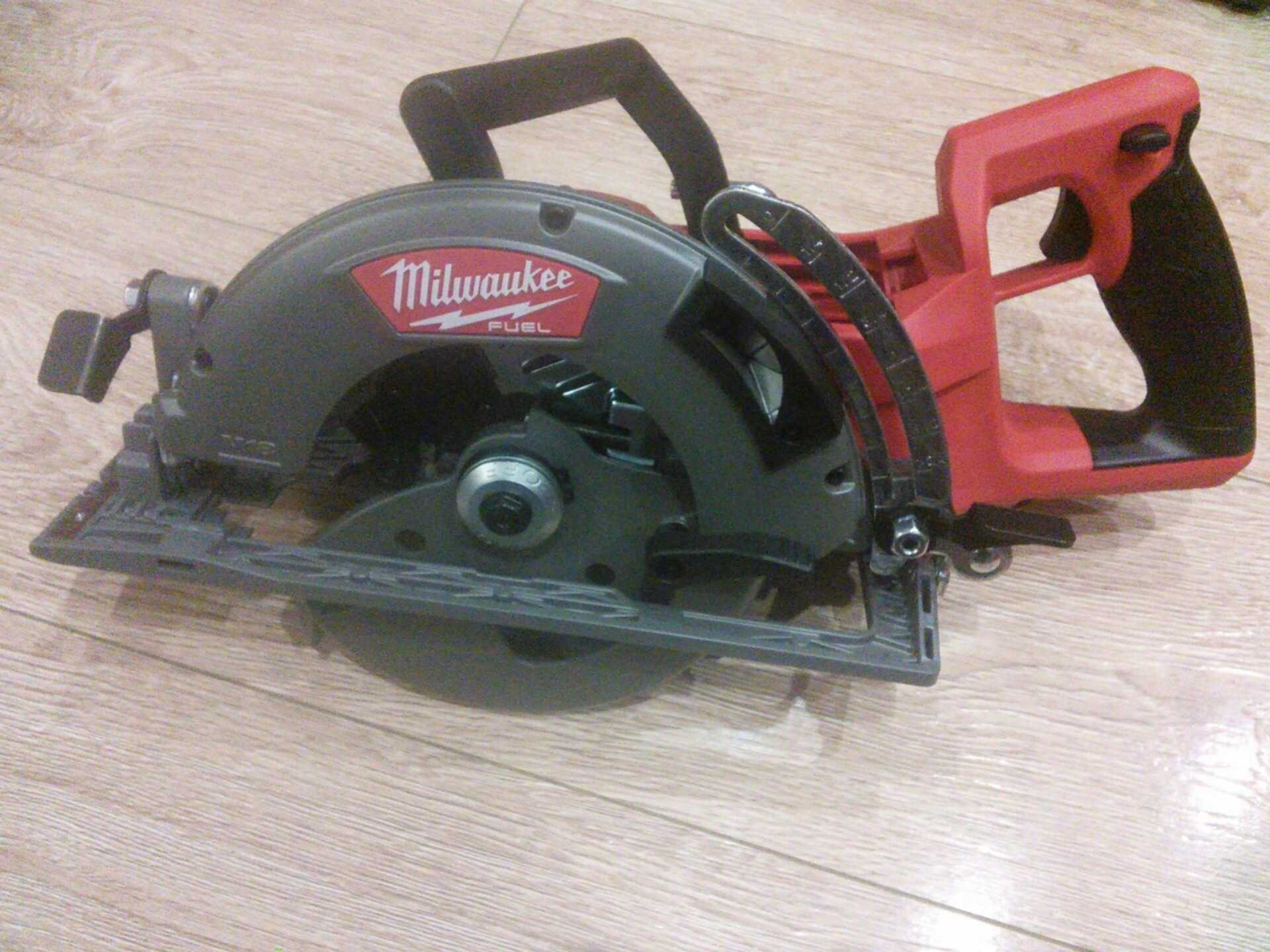 Пила 20. Milwaukee 2830-20 m18. Milwaukee 2830-20. Гипоидная пила Милуоки.