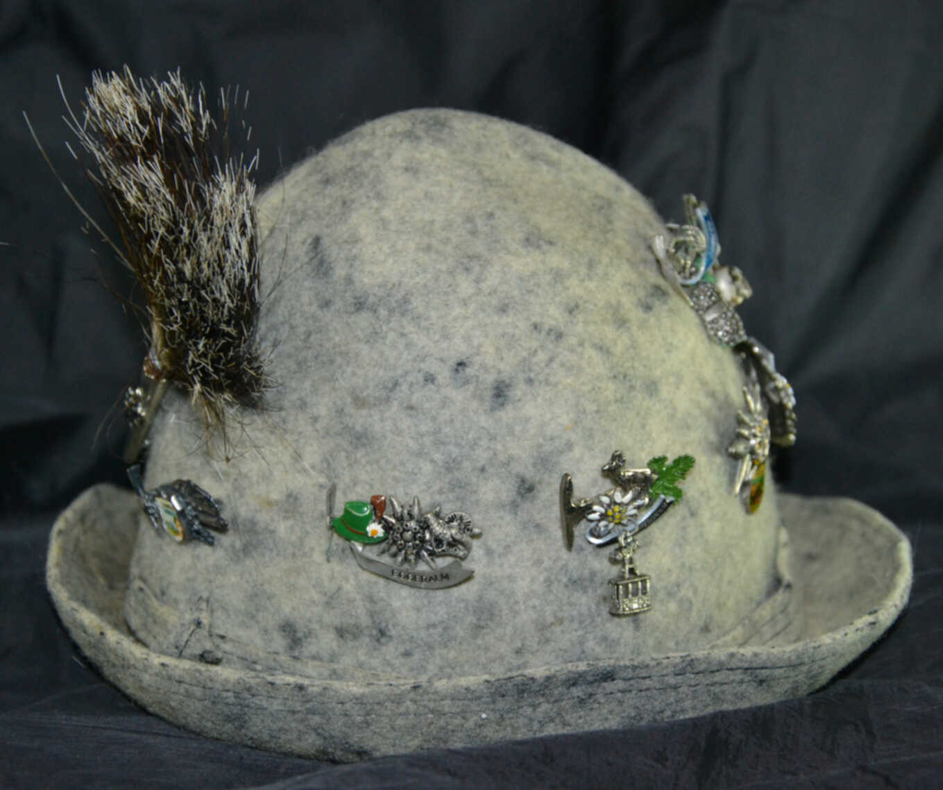 Форум шляп. Шляпа Тирольская охотничья. Oberammergau шляпа охотничья. Тирольская шляпа на охоте. Тироль головной убор.