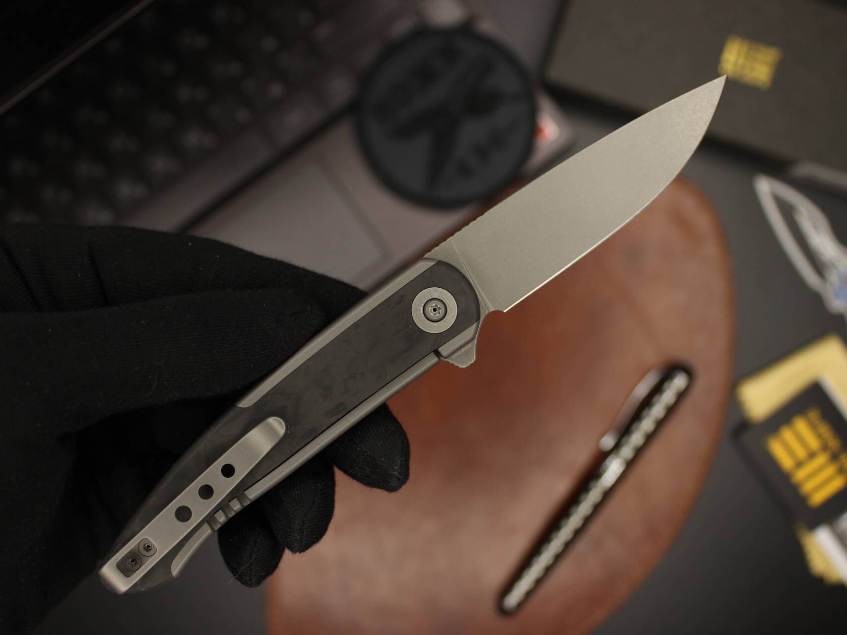 We knife. We Knife smooth Sentinel. We Knife ножи новинки. Новый нож стоит 500.000 , в станке.