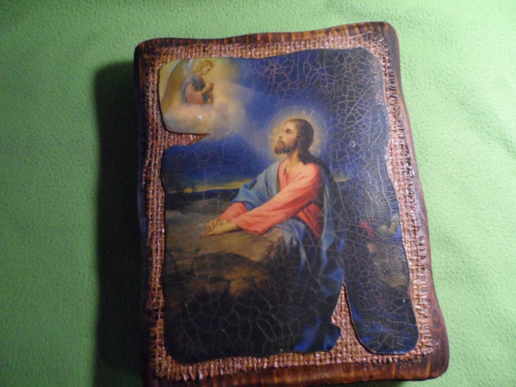 Карманные иконки святых. Семейная мастерская роса иконописная. Состаренные иконы. Икона под подушку. Семистрельная икона божьей матери на дереве.