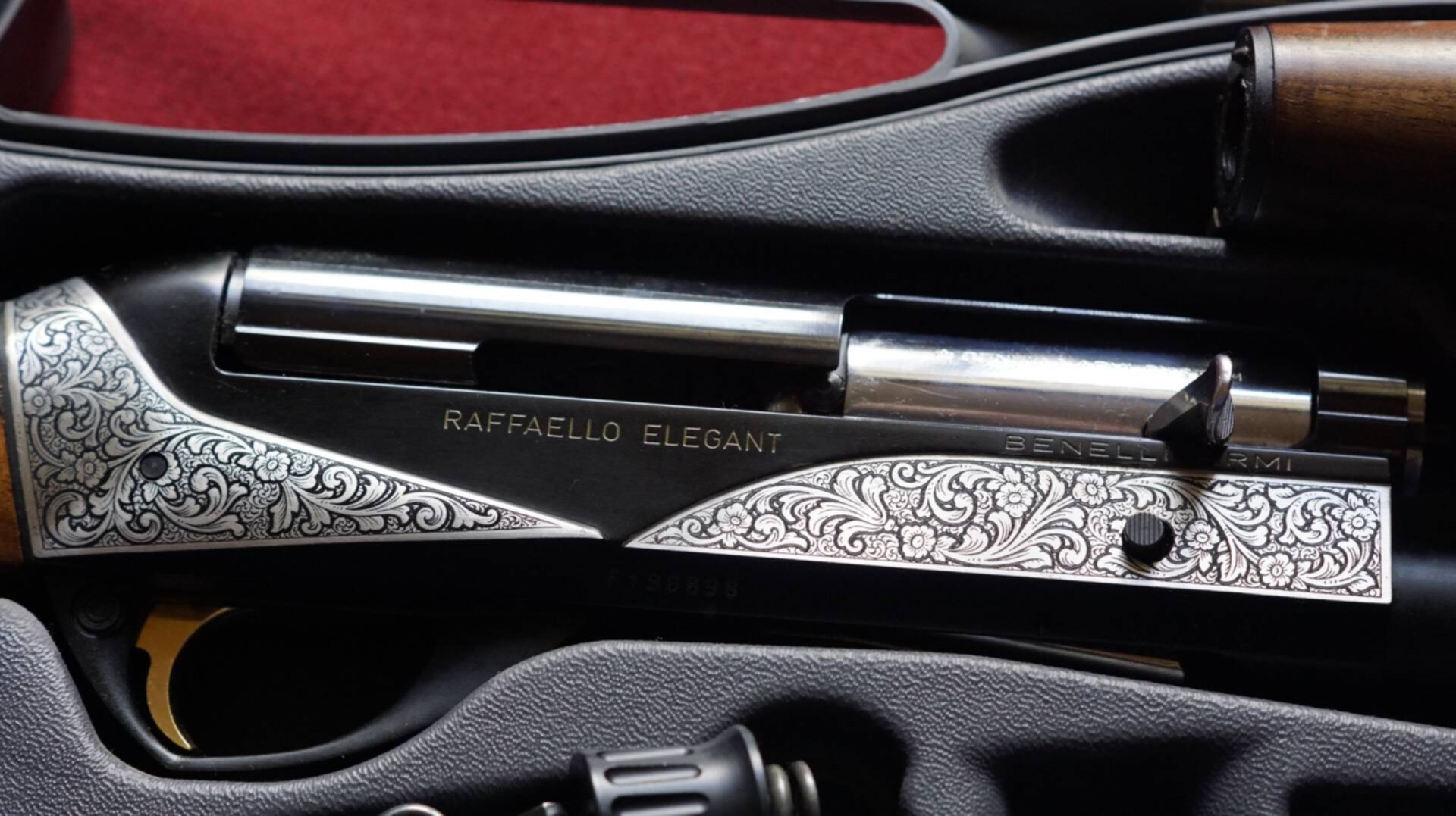 Benelli raffaello elegant 12/76. Benelli raffaello elegant. Бенелли элегант. Бенелли полуавтомат 12. Бенелли элегант.