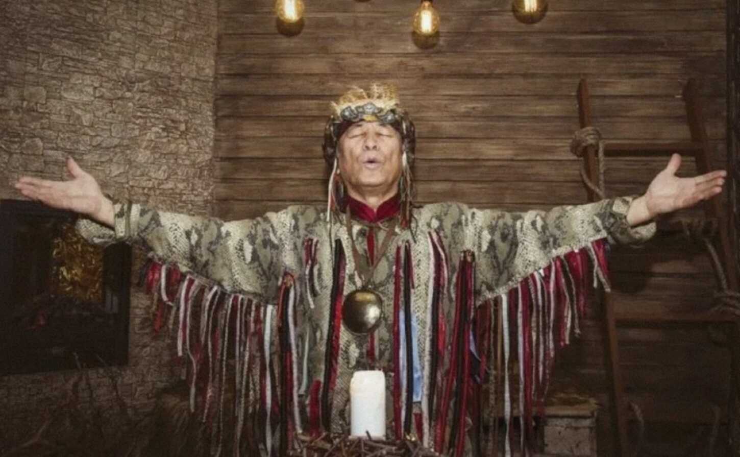 Почему не выступал шаман сегодня. Шаман певец Ногинск. Шаманский костюм. Современный шаман.